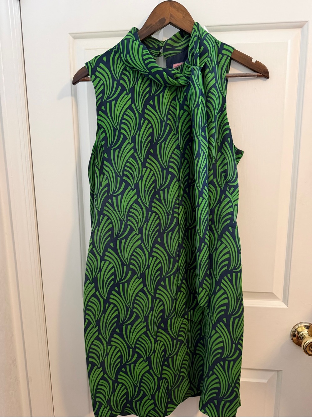 Vineyard Vines Green and Navy Sleeveless Bow-Tie Shift Dress - Picture 5 of 5